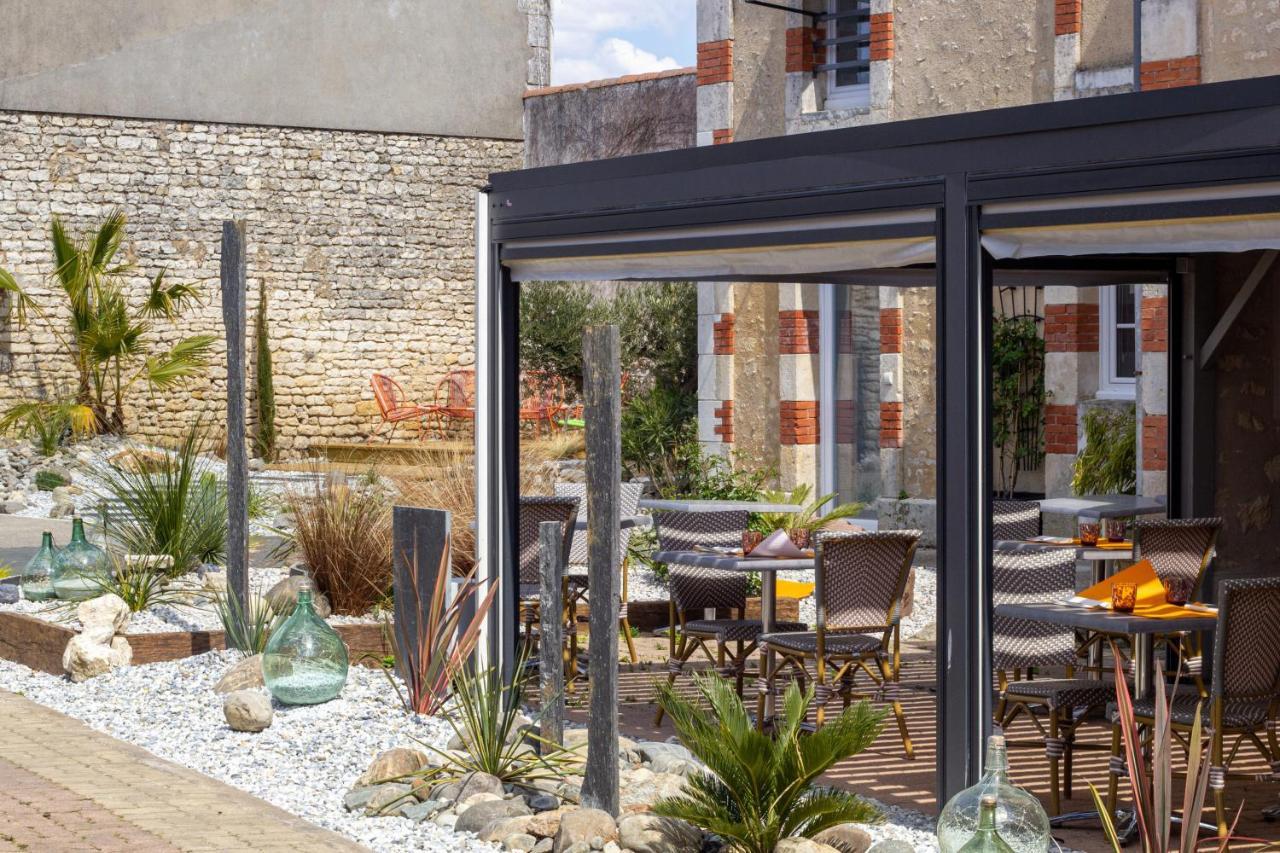 Hôtel Restaurant Le Commerce Saujon Exterior foto