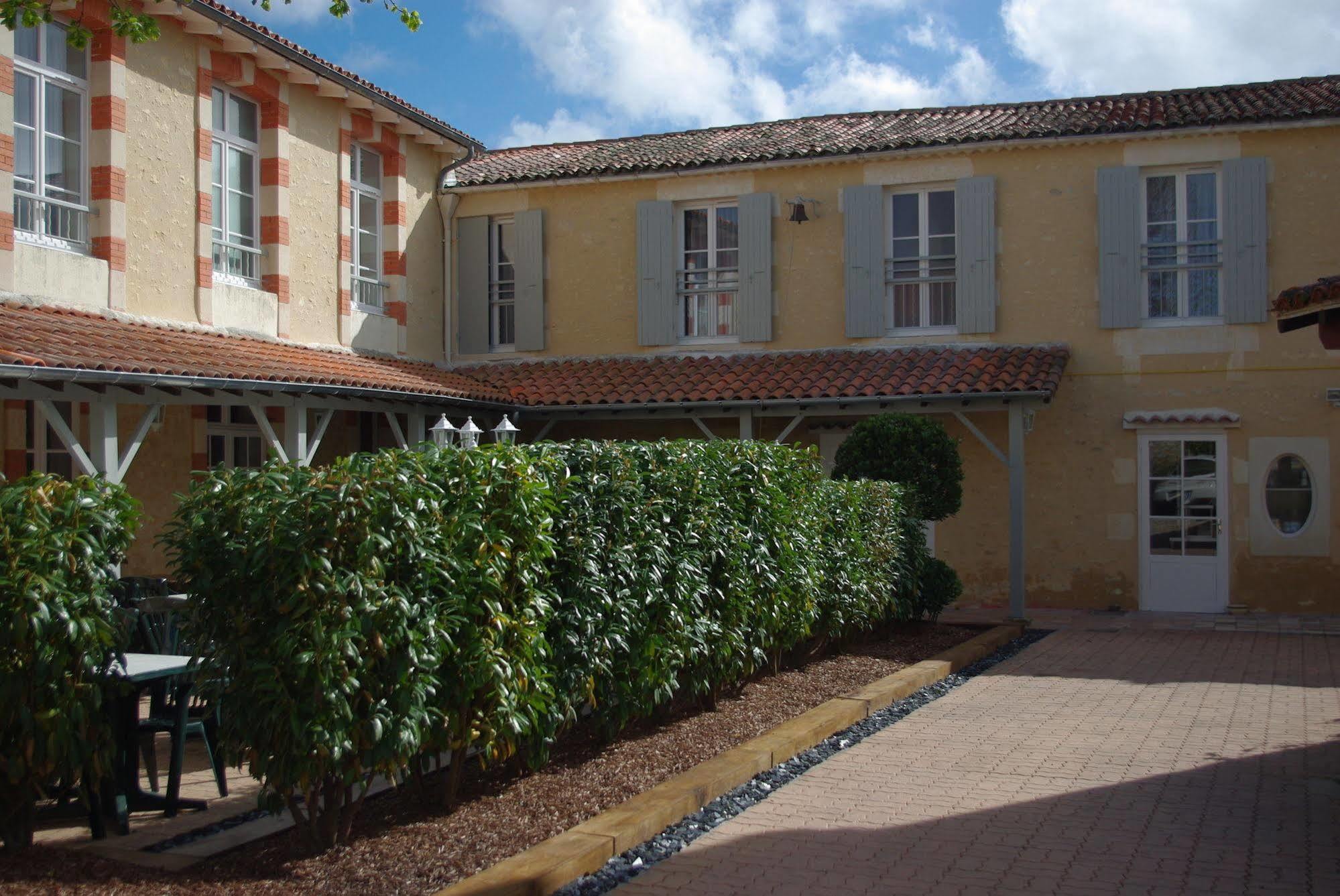 Hôtel Restaurant Le Commerce Saujon Exterior foto